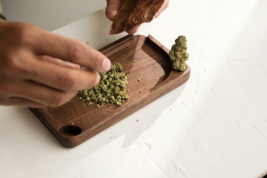 Highvendor unbroken Chain Strain cannabis on a wooden tray for review.